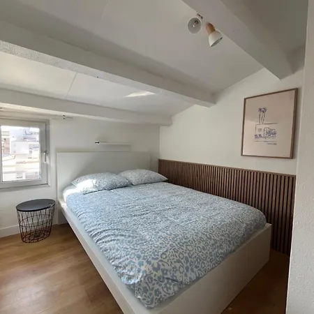 Centre Port, 3 Chambres, 8 Personnes, Terrasse, Climatisation, Wifi アパート