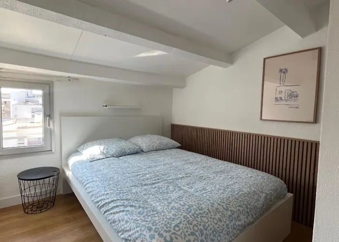 Centre Port, 3 Chambres, 8 Personnes, Terrasse, Climatisation, Wifi Apartment