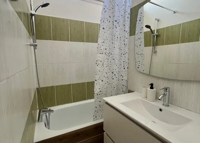 Apartment Centre Port, 3 Chambres, 8 Personnes, Terrasse, Climatisation, Wifi Agde